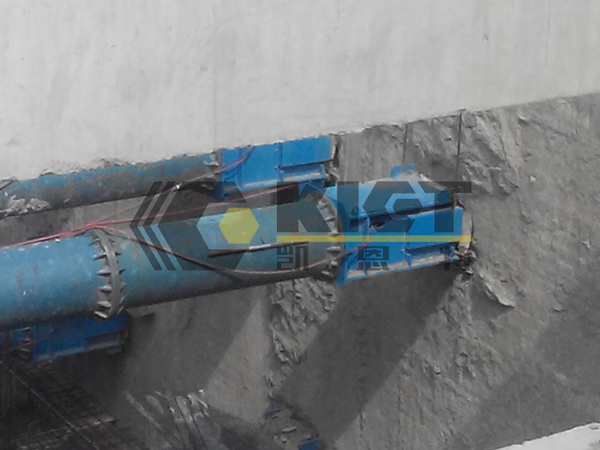 Deep foundation pit support adopts axial force support intelligent control hydraulic system