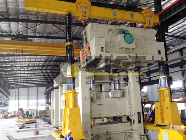 Hydraulic Gantry System for Motor Installation