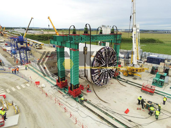 Heavy-Duty Self-Climbing Synchronous Lifting System for Synchronous Lifting of Tunnel Boring Machines (TBMs)