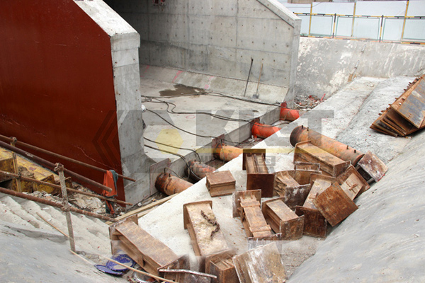 Large tonnage hydraulic jack for box culvert pushing