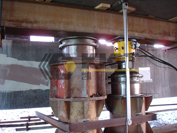 Large tonnage hydraulic jack is used for synchronous lifting of bridges
