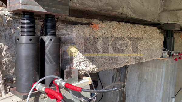 Single-acting aluminum nut locking hydraulic jack for bridge synchronous lifting