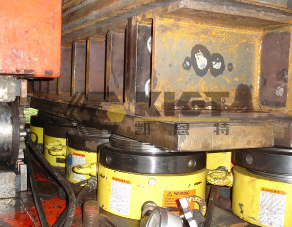 Low-Profile Self-Locking Hydraulic Cylinders for Large Equipment Maintenance Lifting