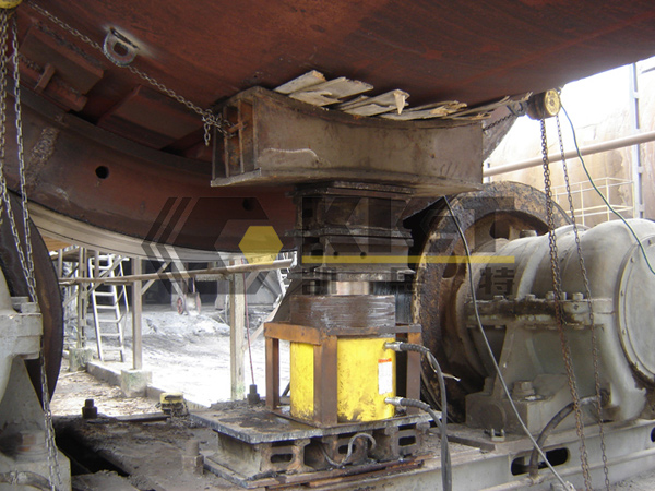 High-Tonnage Hydraulic Jacks for Rotary Kiln Maintenance in Cement Plants