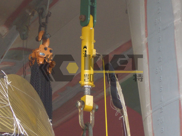 Pulling Hydraulic Jacks for Synchronous Propeller Lifting and Installation in Shipyards
