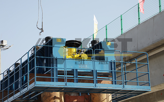 Walking intelligent lifting hydraulic system is used for positioning of box girder in bridge construction