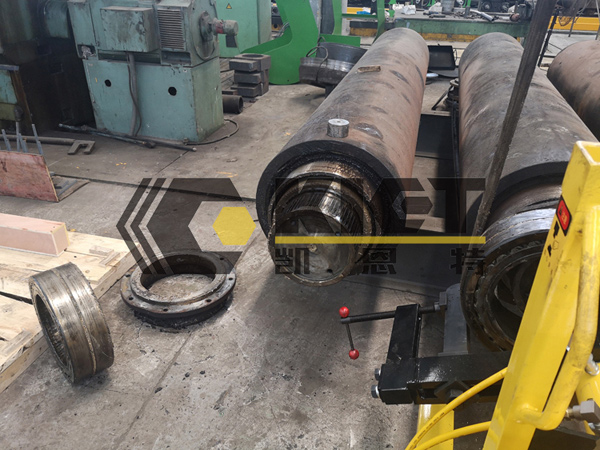 Automatic Lifting Electric Hydraulic Puller for Bearing Disassembly of Rolling Mill Rolls