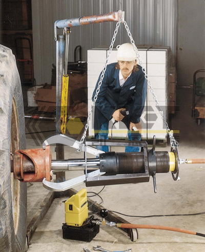Anti-Slip Hydraulic Puller for Disassembly of Large Tire Cams