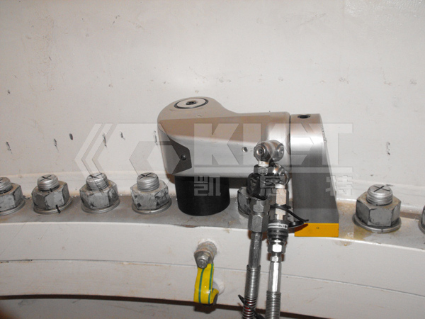 Driven Hydraulic Torque Wrench for Bolt Pre-Tightening in Wind Turbine Towers