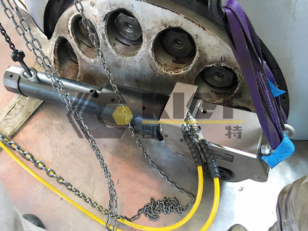 Driven Hydraulic Torque Wrench for Nut Fastening in Hydropower Plant Turbine Blades