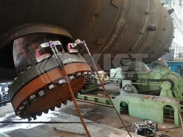 Bolt Pre-tightening for Pressure Vessels with Hollow Hydraulic Torque Wrenches