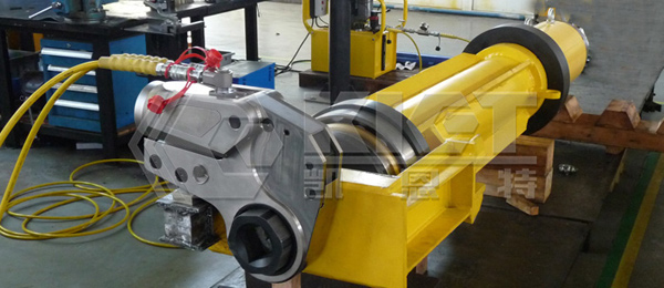 Industrial Equipment Bolt Pre-tightening Applications of Hollow Hydraulic Wrenches