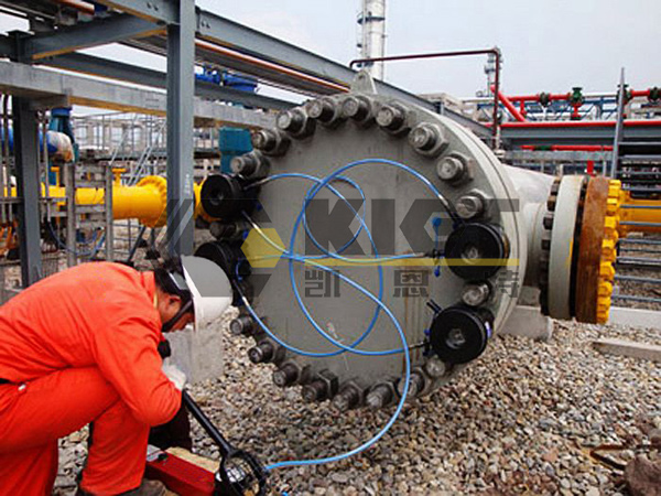 Hydraulic Bolt Tensioners for Refinery Valve Bolt Preloading