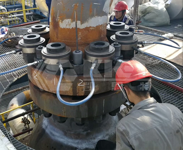 Hydraulic Bolt Tensioner for Synchronized Bolt Tensioning and Pre-tightening of Pipeline Flanges
