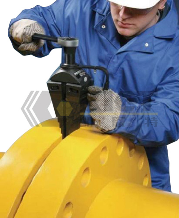 Integral Hydraulic Flange Spreader