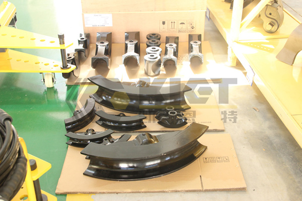 Optional pipe bending dies for hydraulic pipe benders