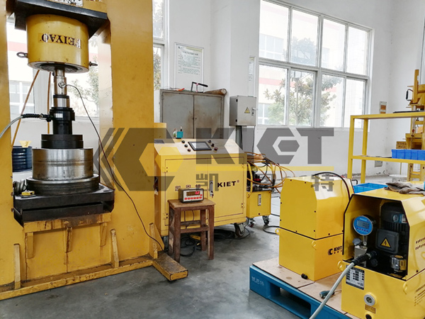 Ultra-high pressure electric hydraulic pump station is used with bolt tensioner