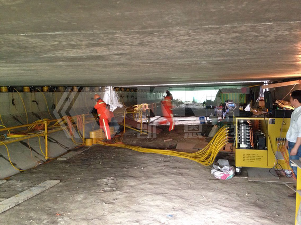 Single-Acting Low-Profile Hydraulic Cylinders for Bridge Maintenance: Lifting and Replacing Rubber Bearings