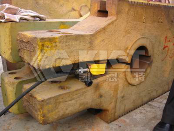 Oilfield Pumping Unit Overhaul with Low-Profile Single-Acting Hydraulic Jacks