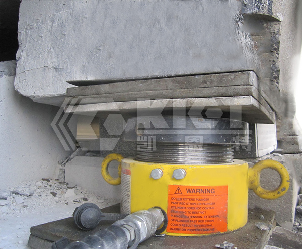 Single-Acting Low-Profile Lock Nut Hydraulic Cylinders for Synchronous Lifting and Rubber Bearing Replacement in Bridges