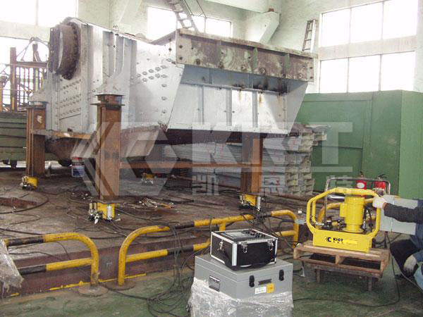 Single-Acting Low-Profile Lock Nut Hydraulic Cylinders for Lifting and Maintenance of Large Equipment