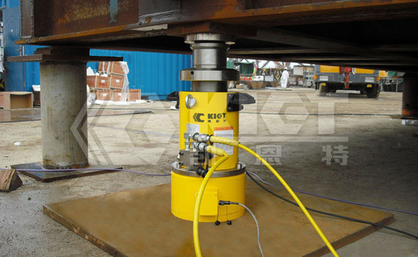 Double-Acting Mechanical Self-Locking Hydraulic Jacks for Lifting Steel Box Girders