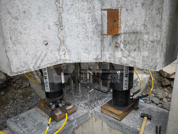 External Thread Self-Locking Hydraulic Jacks for Foundation Lifting, Rectification, and Reinforcement of Nuclear Power Plant Office Buildings