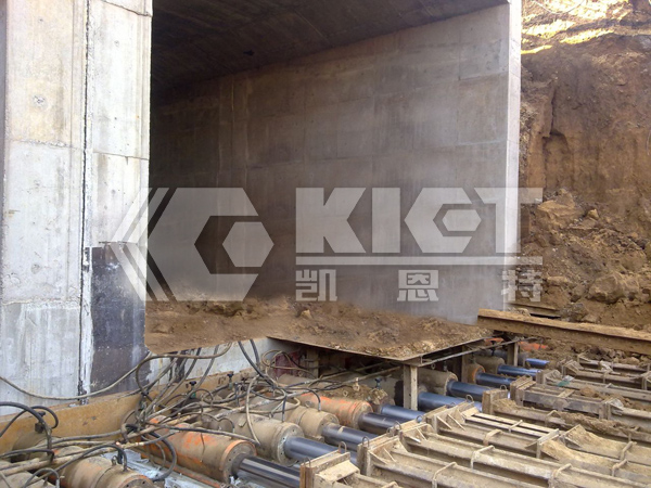 Double-Acting, High-Tonnage Hydraulic Jacks for Synchronous Box Culvert Pushing