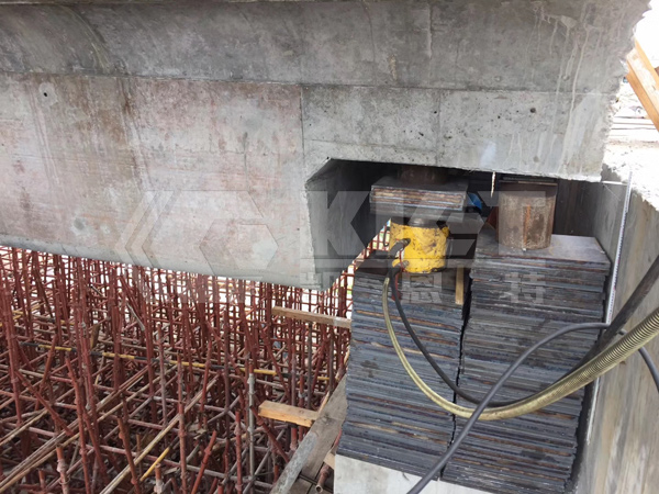 Double-Acting, High-Tonnage Hydraulic Jacks for Synchronous Bridge Lifting and Beam Lowering