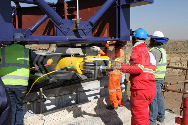 Double-Acting, High-Tonnage Hydraulic Jacks for Synchronous Steel Structure Pulling in Bridge Construction