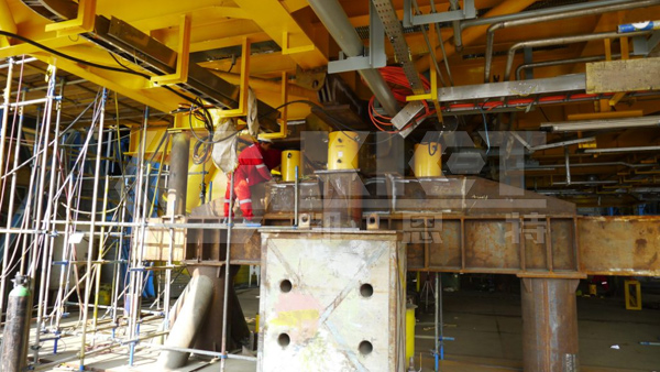 Double-Acting, High-Tonnage Hydraulic Jacks for Synchronous Lifting of Conductor Pipes on Drilling Platforms