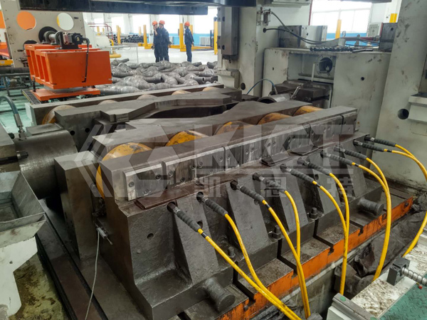 Double-Acting, High-Tonnage Hydraulic Jacks for Integration with Large Presses