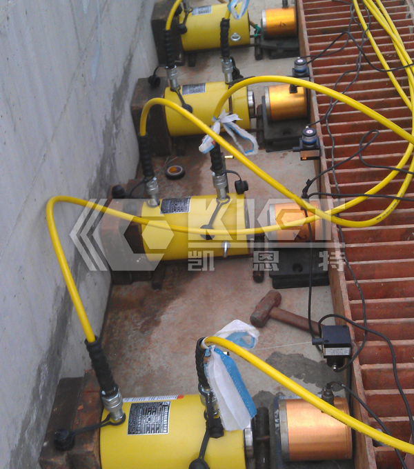 Double-Acting, High-Tonnage Hydraulic Jacks for Loading Tests of Ballastless Tracks