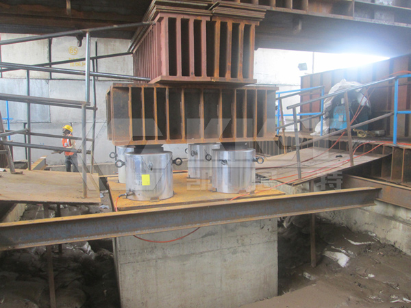 Synchronized Lifting and Installation of Large Steel Structures with High-Tonnage Hydraulic Jacks