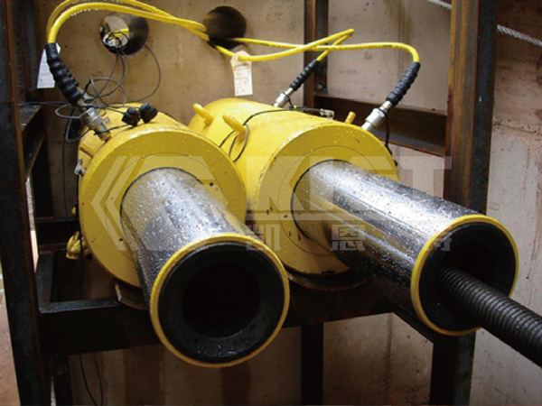 Double-Acting Hollow Plunger Hydraulic Cylinders for Synchronized Pulling and Positioning of Steel Box Girders
