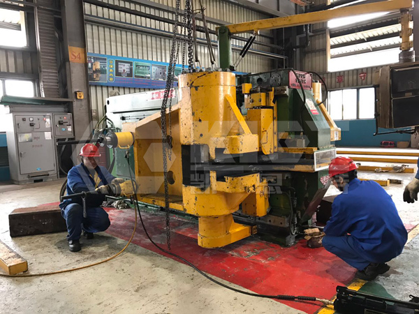 Single-Acting Hollow Plunger Cylinders for Shipyard Equipment Maintenance