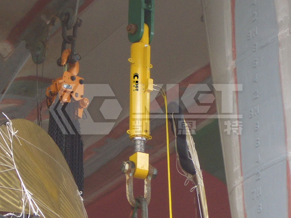 Pull-Type Hydraulic Cylinders for Synchronized Propeller Lifting and Installation in Shipyards