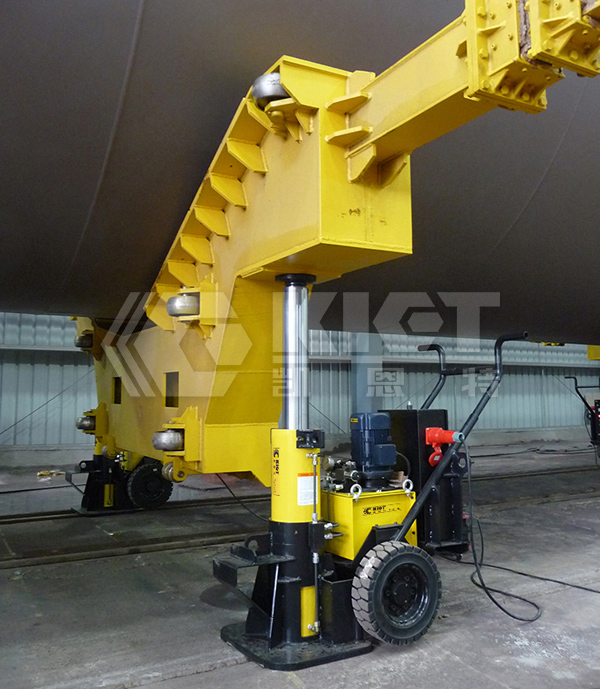 Mobile Hydraulic Jacks for Lifting Large Tanks