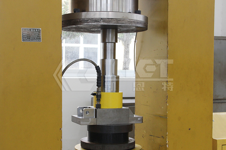 Three-stage jacking hydraulic jack jacking test