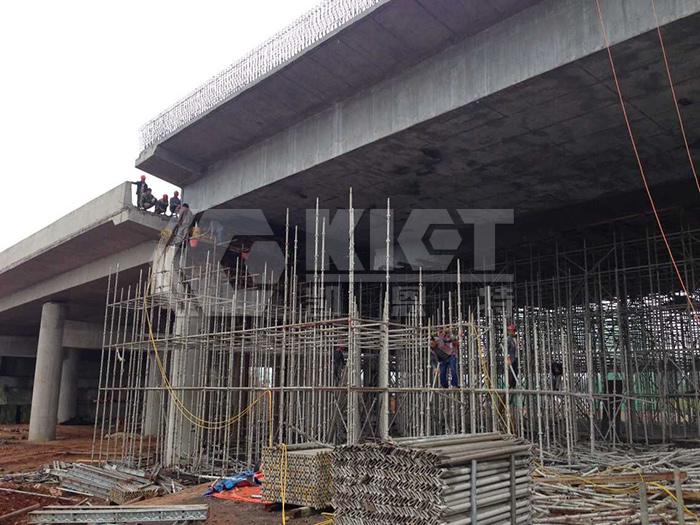 PLC jacking and slope control system is applied to Kunming Puxuan high-speed cast-in-place 2000T box girder drop girder 2.4 meters