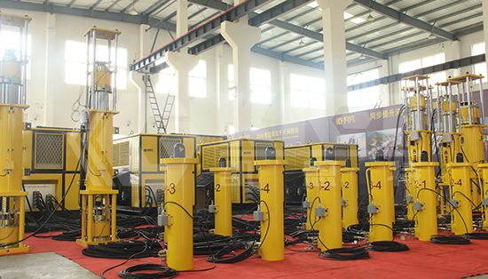 Steel strands synchronous lifting configuration scheme for steel box girders