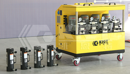 Configuration scheme of aluminum hydraulic cylinder one drive four synchronous lifting