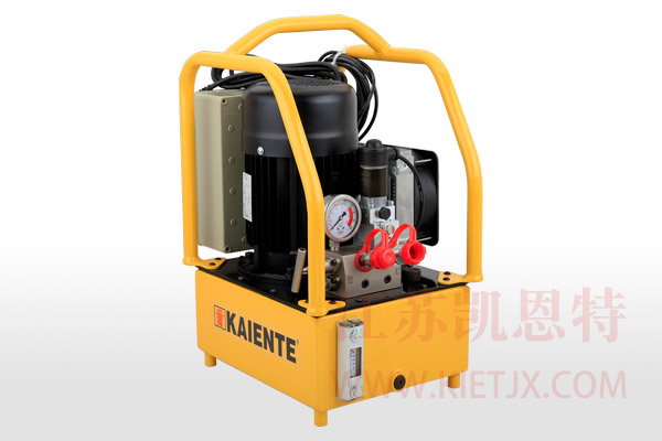 Special hydraulic pump for hydraulic torque wrenches