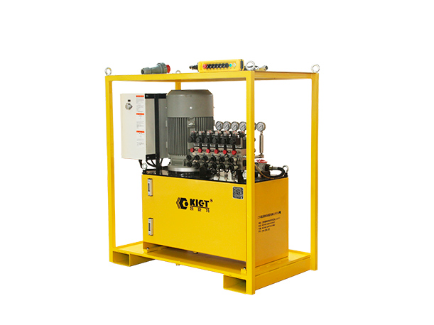 Intelligent quantitative synchronous lifting hydraulic system