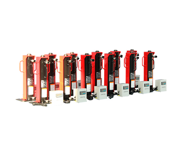 Special jack for fine adjustment of track slab