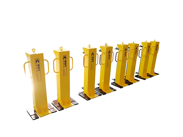 Special jack for fine adjustment of track slab