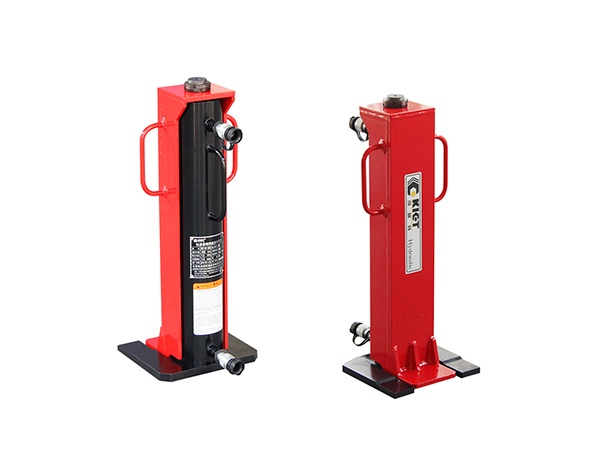 Special jack for fine adjustment of track slab