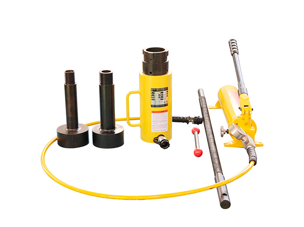 Hydraulic coupler puller