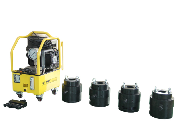 Replaceable head hydraulic bolt tensioner