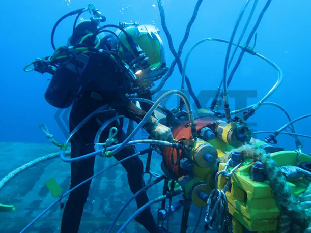 Subsea Bolt Tensioner